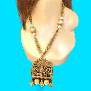 CHUNKY GOLD‎ PEARL LARGE MEDALLION LONG NECKLACE